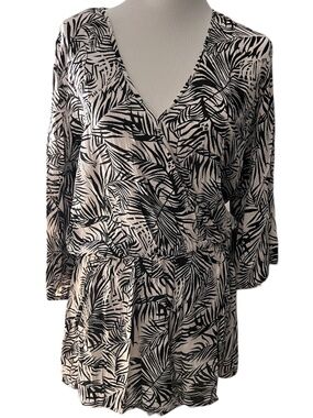 🆕 Elan Women's Surplice V-Neck Printed Romper size XL